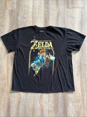 Nintendo Zelda: Breath of the Wild Black Graphic T-Shirt - Link Artwork